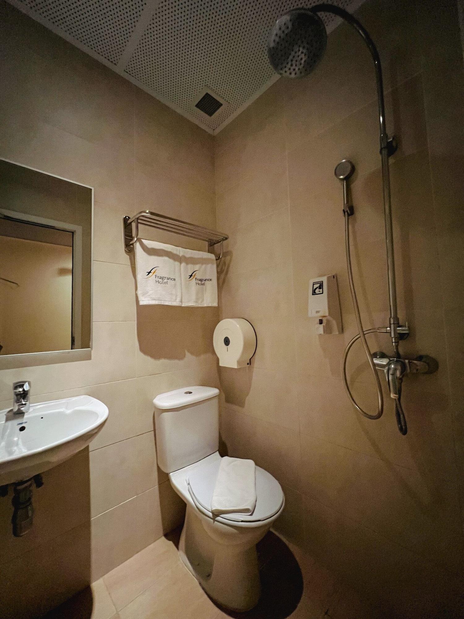 Fragrance Hotel - Viva Сингапур Екстериор снимка
