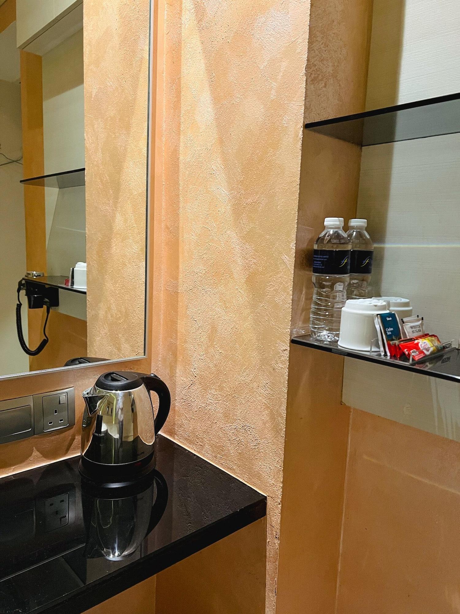 Fragrance Hotel - Viva Сингапур Екстериор снимка