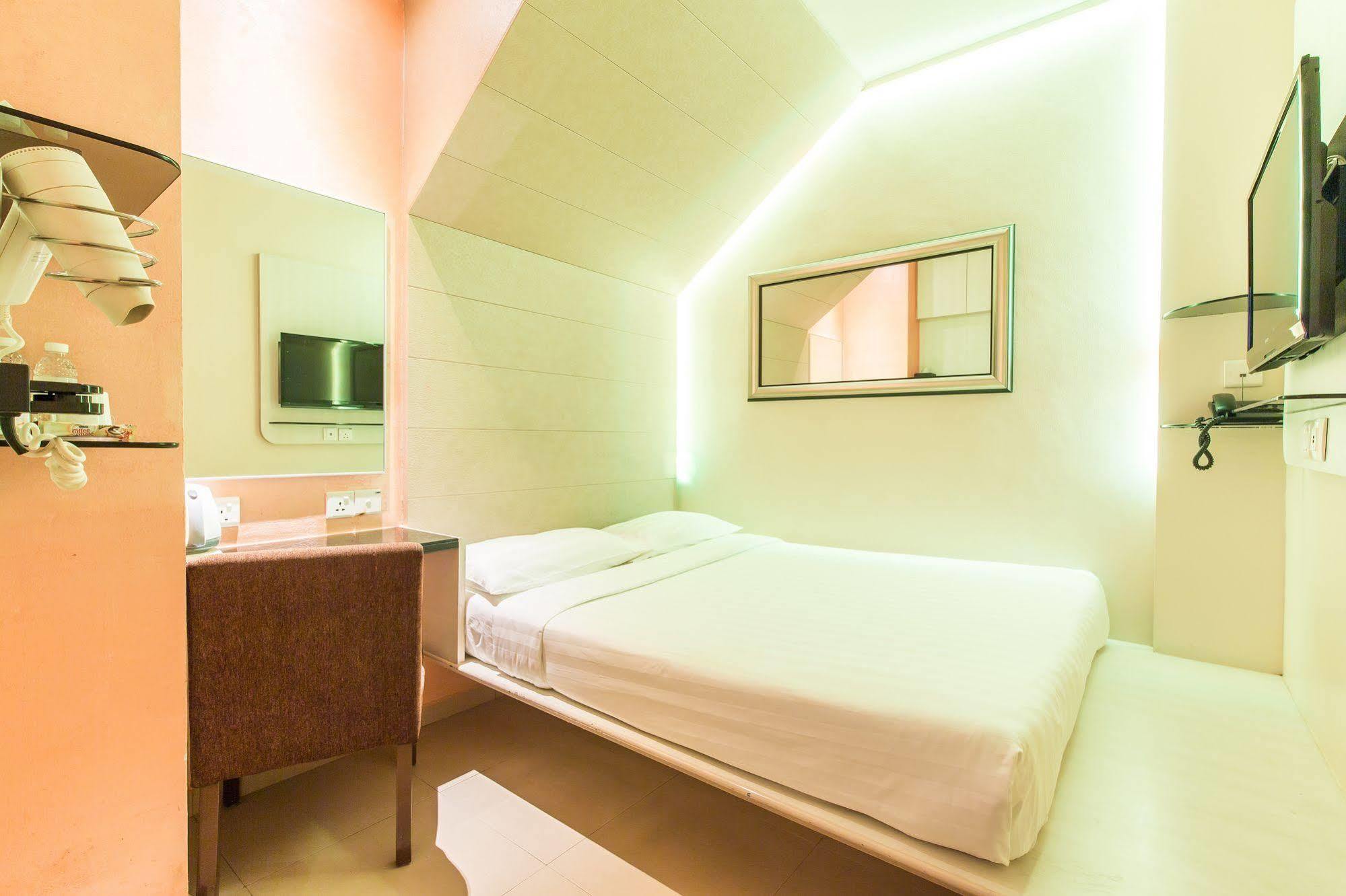 Fragrance Hotel - Viva Сингапур Екстериор снимка